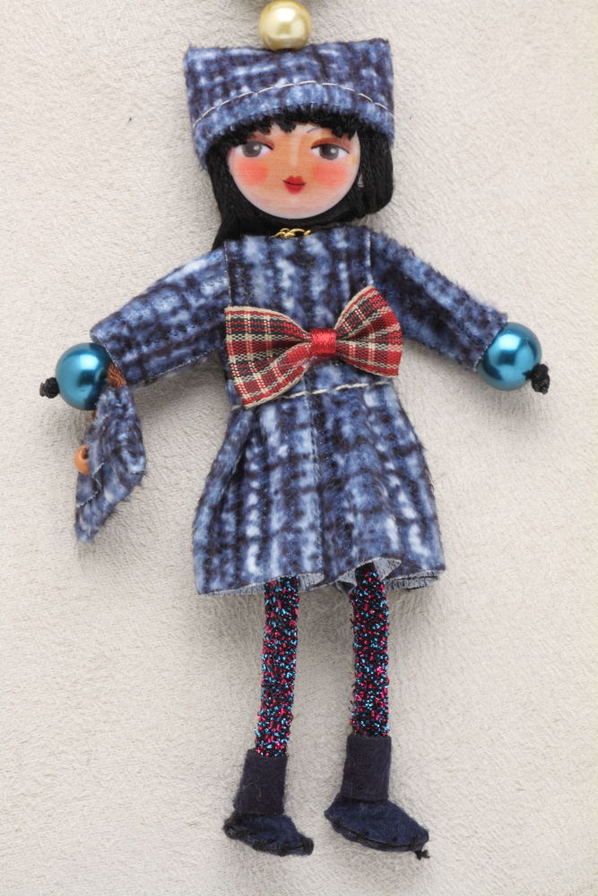 LE BRICIOLE(レ・ブリチオレ) My Favorite dolls パッチワーク コレクションドール AP419 ブルー ネックレスタイプ｜花とベネチアン