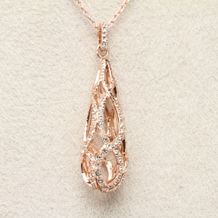 スワロフスキー ネックレス rosegold crystal ローズゴールド涙型 オリバーウェバー(OLIVER WEBER) ペンダント 首飾り プレゼント メンズ レディース あなたのハートを鷲掴み 誕生日 おしゃれ ギフト