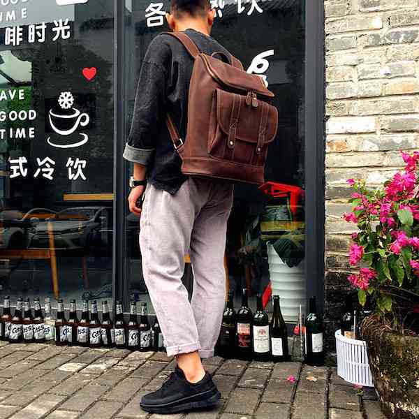 正規店仕入れの リュック メンズ 本革 スポーツ レザー 大容量 ブランド 軽量 リュックサック 大きめ 旅行 バッグ 大人 冬 秋 かっこいい 春 50代 Bag 40代 代 ブランド バック ファッション 夏 オフィス カジュアル 30代 鞄 セール 希少