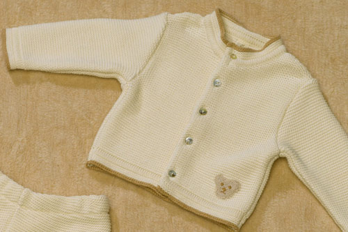 パンツとセットでいかがですか？<br>NATURAPURA（ナチュラプラ） オーガニックコットン100％<br>シンプルなデザインのカーディガン