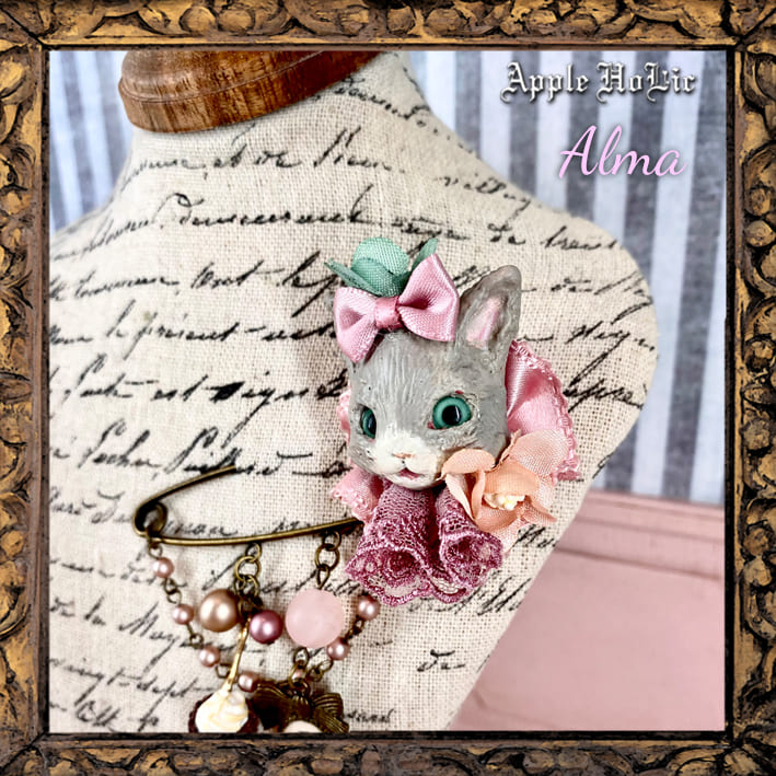 ピンブローチ Gray Cat Alma・灰猫 アルマ ハンドメイド アクセサリー 雑貨 猫 ハットピン ブローチ