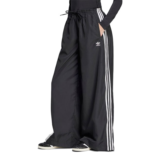 adidas ワイドパンツ 黒 adidasの「【adidas】アディカラー ワイドパンツ / アディダス