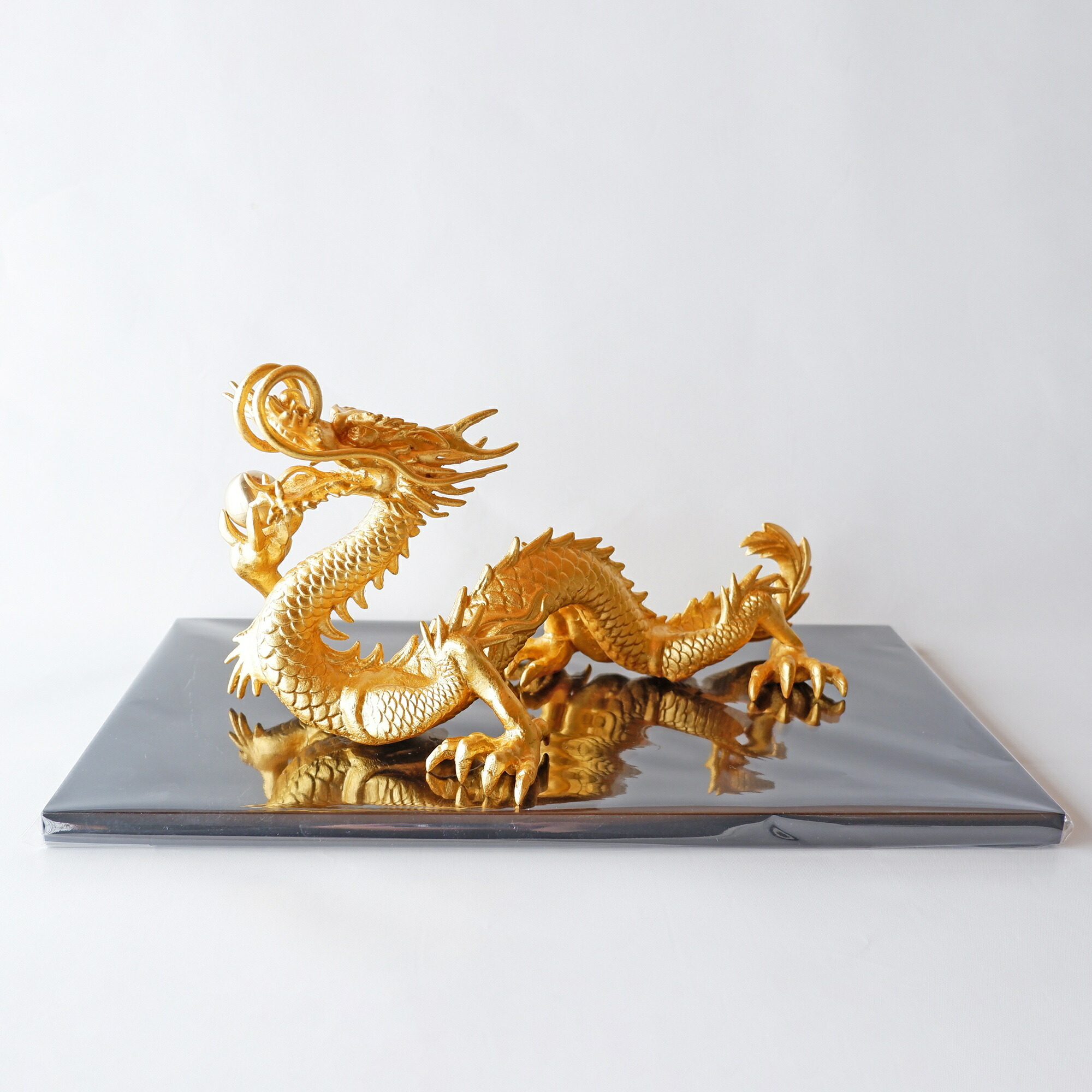【期間限定※3月2日まで】金箔貼 皇龍(台付) 完全透明水晶玉 蜂子神社 護符 楽天市場】金箔貼 龍置物「皇龍(台付)」 : 金箔屋本舗 Gold-Shop