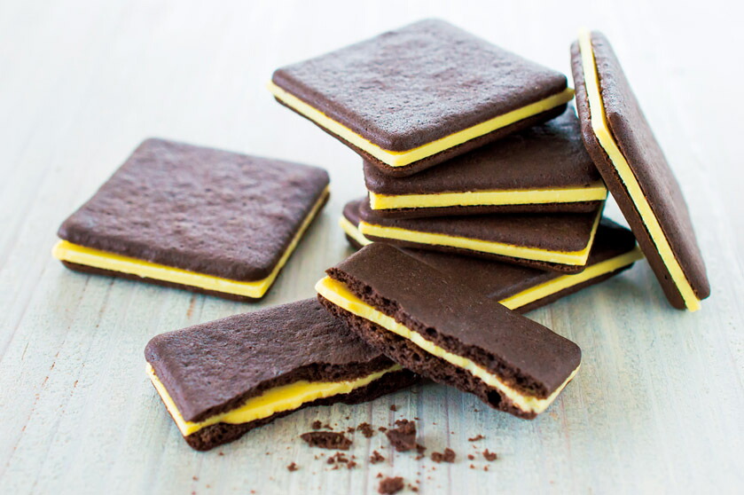 東京チョコバナナラングドシャ10個入　40個セット販売　カカオ風味豊かなクッキー生地でバナナの風味のチョコレートをサンド　販促品・景品・ノベルティ