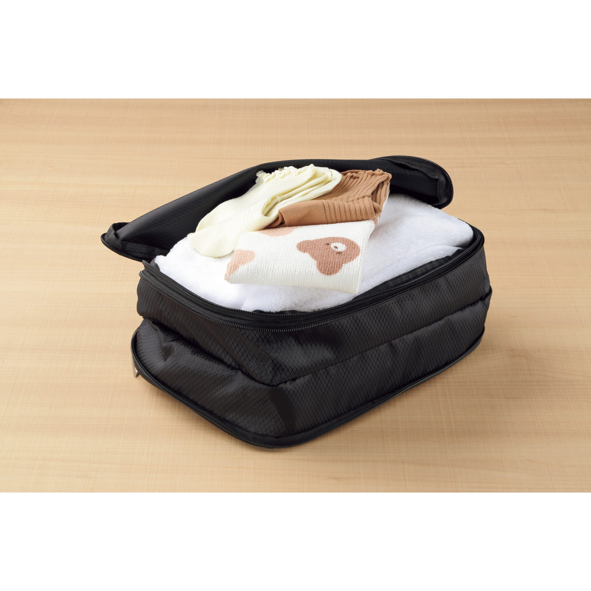 コンパクト収納ケース　小　かさばる衣類やタオルを小さく収納。中身を入れてファスナーを閉めるだけ。何度でも利用可能【名入れ可能商品　別途費用】 6,776円