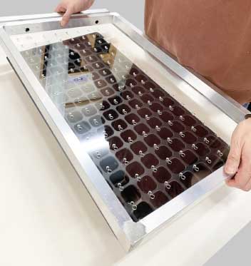 種ポン（たねぽん）ポット蒔き付ける器 長期間当て嵌めるに軽銀一こまやとい入れる タキイM型：大きさ280×545 ユープラグトレイ：大きさ300×590
