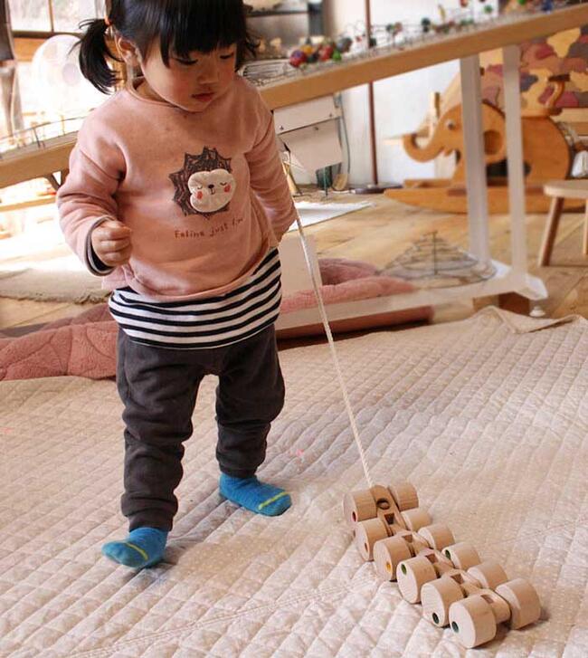 木製玩具 ランキング 木のおもちゃ 車 日本製 赤ちゃん 日本グッド トイ受賞おもちゃ はいはいから歩き始めの動作を促す歩き始めのプルトーイ 引っ張る 名入れ対応 出産祝い 手押し車 カタカタ おもちゃ 1歳 2歳 誕生日 送料無料 十二輪車 ロングタイプ