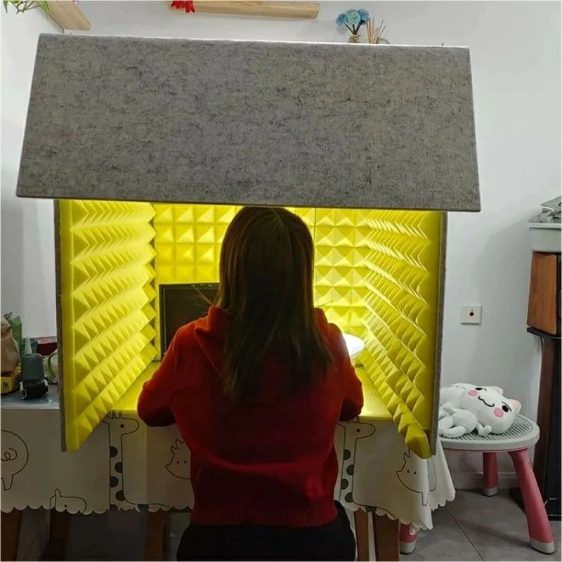 飾り気の無い防音室 1人用、 防音ボックス、防音ボックス席 パーテーション 防音ボックス 住み家 天板付き添い人 卓上 防音 デスクパーテーション 折りたたみ