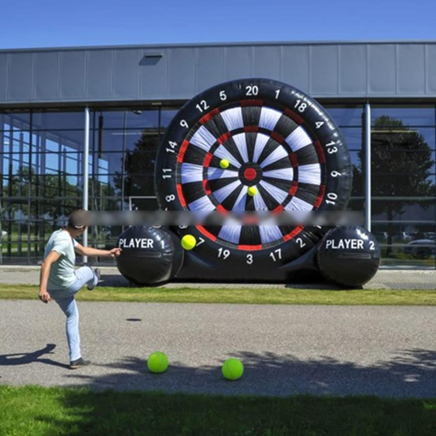 屋外巨大ブラックインフレータブルダーツボードゲームサッカーインフレータブルサッカーターゲットボールフィートダーツスポーツイベン