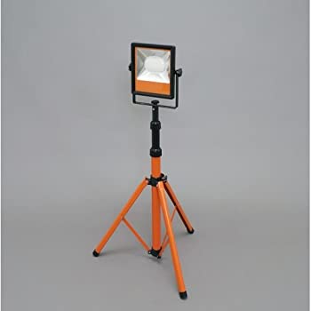 【中古】アイリスオーヤマ LED ワークライト投光器 作業灯 三脚付きスタンドライト 防雨型 屋内・屋外兼用 5000lm LWT-5000ST