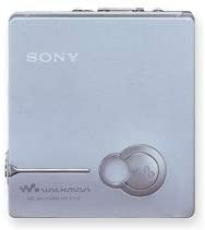 【中古】（人並み外れたに好いたらしい）SONY ソニー MZ-E710-S しろがね色 MDウォークマン（MD生まれ変わり専用機/携帯型MD電気蓄音機）
