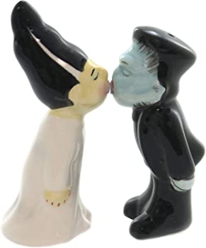 【中古】Salt & Pepper Shakers Set - ZOMBIES New Ceramic Kitchen Gifts 8777