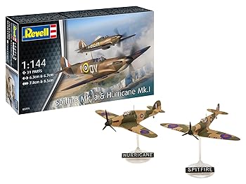 【中古】(非常に良い)ドイツレベル 1/144 スーパーマリン スピットファイア Mk.Ia ＆ ハリケーン Mk.I プラモデル 03771 (飛行機)