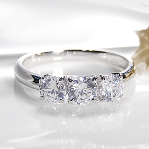 pt900【1.0ct】ダイヤモンド スリーストーン リング【送料無料】【刻印無料】【品質保証書付】/ ダイヤモンドリング プラチナ 重ねづけ ホワイトデー 指輪 レディース ギフト プレゼント|GOODLUCK jewelry