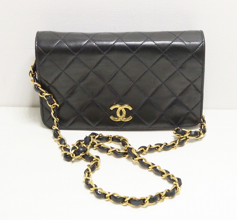 ☆【中古】 CHANEL シャネル ミニ マトラッセ 子ヒツジひと肌 チェーン店ショルダーバッグ うしろ押し鍵を掛ける 黒いこと ゴールド金具 4番台