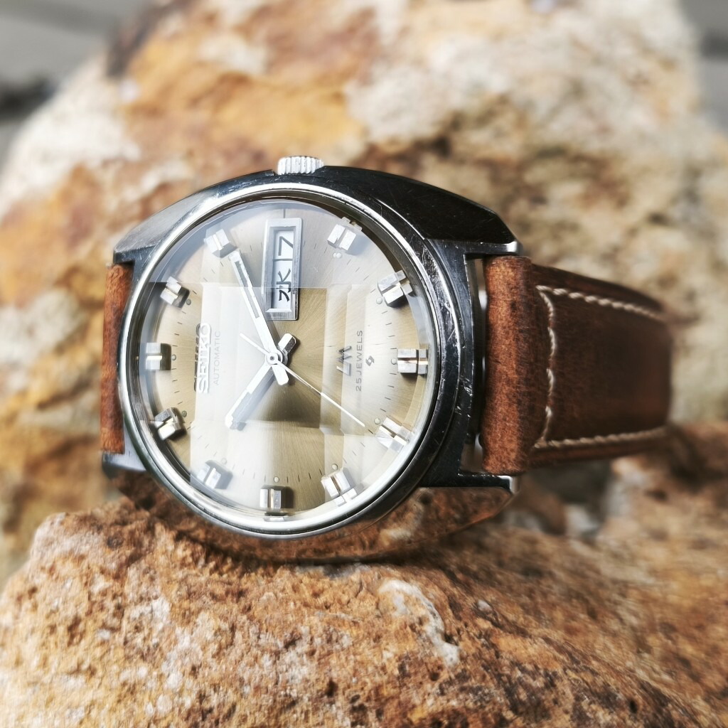 【中古品】【OH済み】【LORD MATIC】【56系：5606-7230】【9面切り子ガラス 新品】SEIKO/セイコーロードマチック 精工舎諏訪工業プラント 1972年 4月生み出すこと 25石 機械類式 自動小銃一巻きウオッチ アンティークウォッチ 中三針 メンズウォッチ【5606-7230-1】