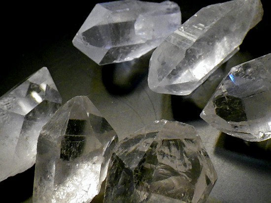 【楽天市場】【鉱山直輸入】天然水晶《300g量り売り》水晶ポイント クリスタル 水晶原石 高品質 ナチュラルクォーツ Crystal Quart《Mサイズ》【全国送料無料】：YUGOSTAR