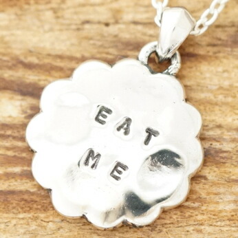 amp japan(アンプリファイアージャパン)一皿 首飾り しろがね色 925メンズ レディースEAT ME 目じるし 磨き 叩き 燻しヴィンテージ アンティーク ハンドメイドファッション ブランド名 今めかしい17AJK-150【差し上げ物荷拵え】【貨物輸送無料】