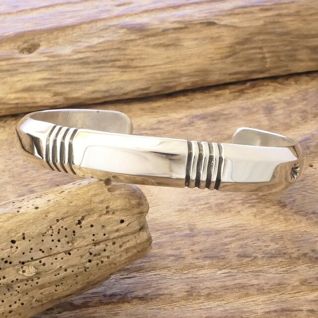 【希少】cippy crazy horse バングル インディアンジュエリー 良品 Cippy Crazy Horse コチティ族 バングル スタンプ シッピー