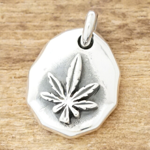 マリファナ ネックレス ペンダント シルバー 925 メダル 叩き シンプル ガンジャ ハッパ 大麻 メンズ レディース シルバーアクセサリー 銀 銀細工 ハンドメイド ジュエリー TJK SD155 【ギフト包装対応】