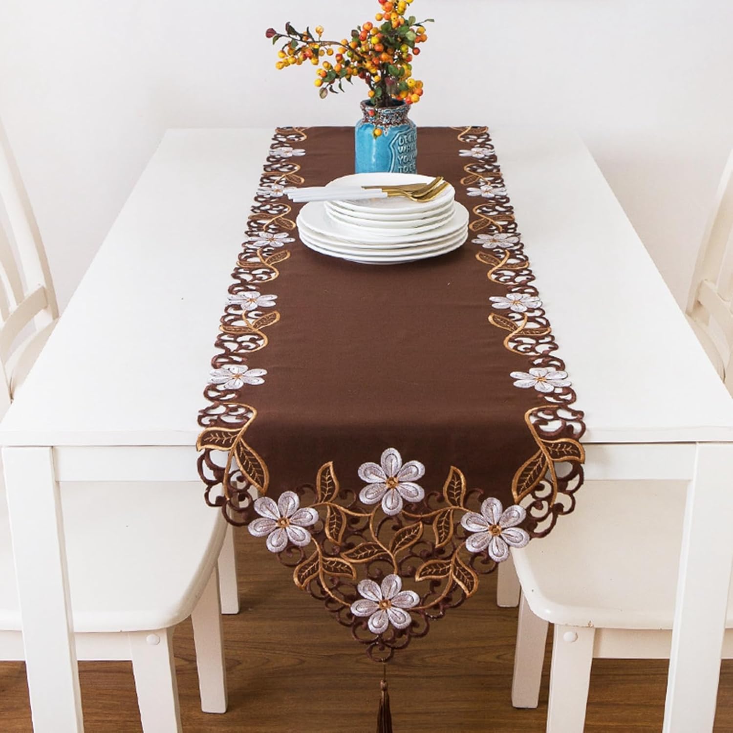 テーブルランナー 食卓ランナー テーブルセンター おしゃれ 花柄 刺繍 厚手 フリンジ付き 汚れ防止 テーブルクロス 耐久性 軽量 食卓カバー 多用途 食卓飾り オールシーズン ブラウン