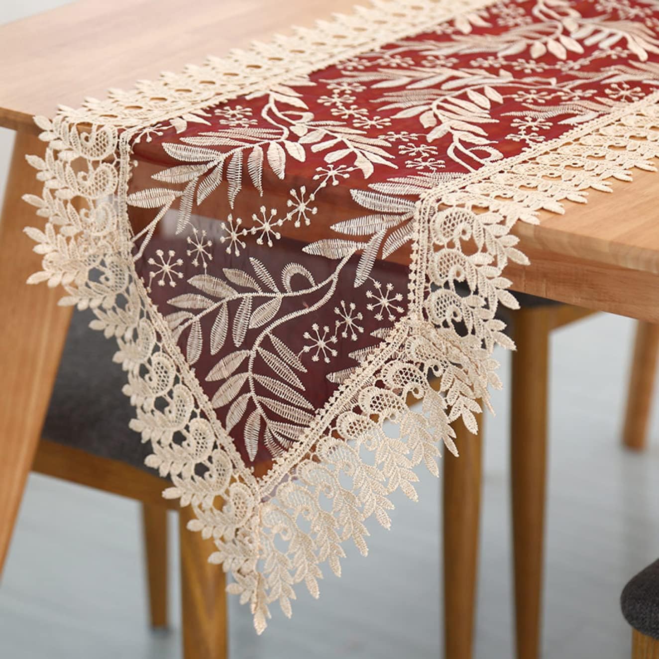 テーブルランナー テーブルフラグ タッセル付き 40*200CM カラー 透かし彫り テーブルクロス おしゃれ 花柄 テーブルランナー 北欧風 断熱 ズレ防止 お家用 レストラン 食卓飾り 結婚式 パ