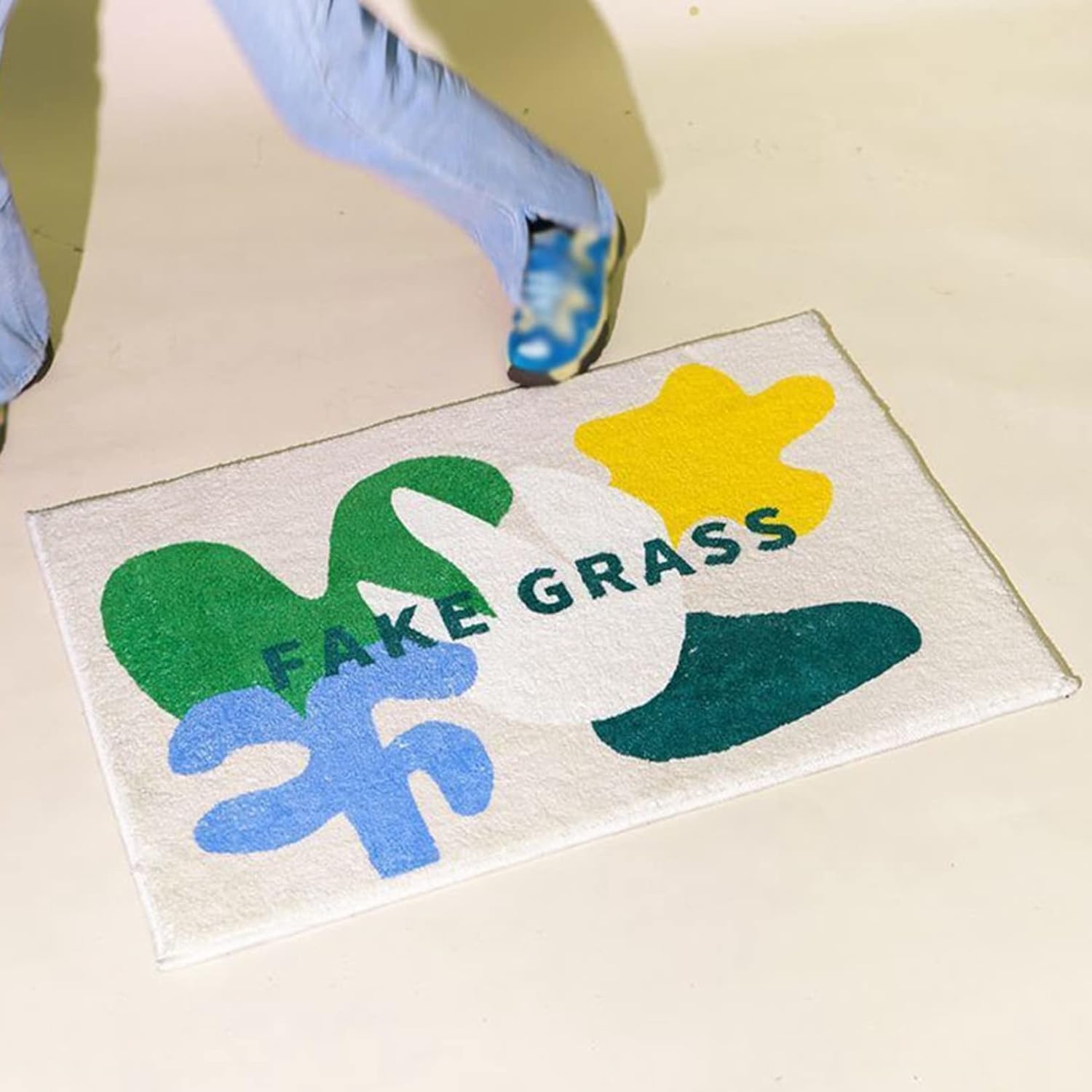 玄関ラグ ドアマット 60x90cm INS風 英字 丸洗い 屋内 屋外 低反発 滑り止め付 耐摩耗性 消臭機能 汚れにくい 掃除ラクラク 足拭きマット 踏み心地良い オールシーズン 業務用 家庭用