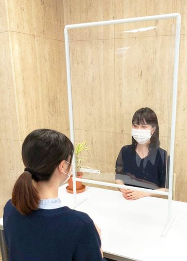 【日本製】銀イオン抗菌剤配合窓付簡単組立飛沫防止透明パーテーションW650xH1050mm