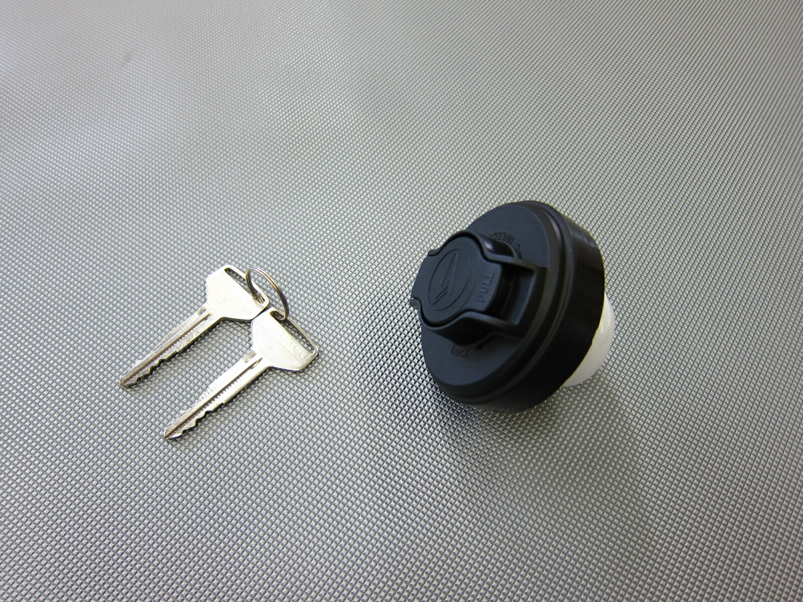 売店です。 楽天市場】フューエルキャップ（キー付） 69058-B5090