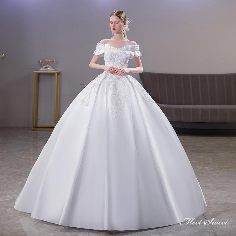 御芽出度お召しもの ロングお召しもの プリンセスラインドレス オフショルダー 二次会 御芽出度 前撮り 花嫁御寮 ウェディングドレス 繻子 外国で挙式 御芽出度