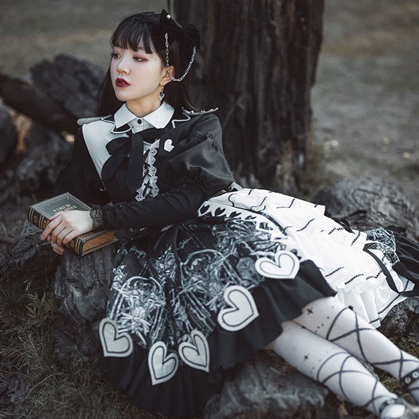 ロリータ 黒ロリ ワンピース Aライン Lolita メイド 女の子 コスプレ ミモレ丈 レディース コスチューム 衣装 かわいい 可愛い フリル 仮装 イベント ゆめかわいい 女の子 ガールズ リボン 学園祭 文化祭 デートh1002lalajc｜グレースショップ 17,467円