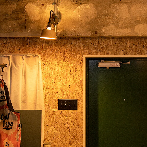 楽天市場 照明 ライト 1灯 ウォールライト Somali ソマリ ブラケットライト ブラケット 壁 壁付け コンセント Led 対応 おしゃれ 照明器具 無骨 照明器具 インテリア インダストリアル カフェ 寝室 モダン 玄関 廊下 電気 間接照明 Gram8