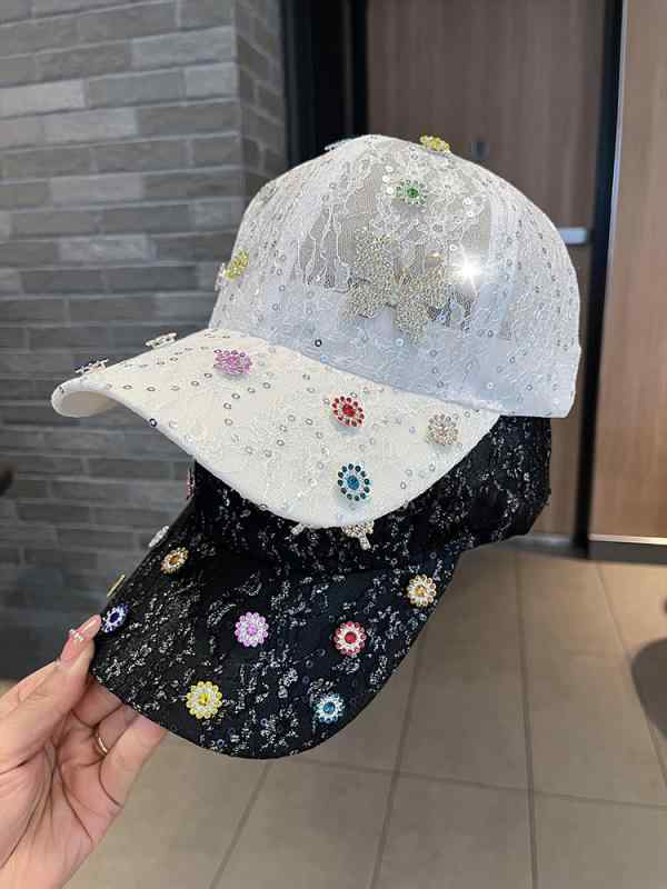 楽天市場】NYキラキラビジューストーン付きロゴキャップ3色/モノトーン