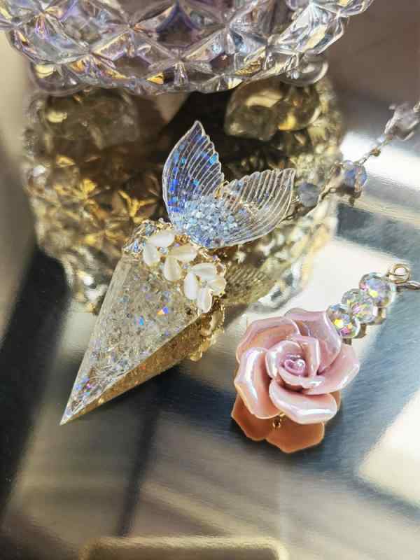 ペンデュラム ペンダント クリスタル ネックレス アクセサリー レディース ホワイト ピンク ストーン