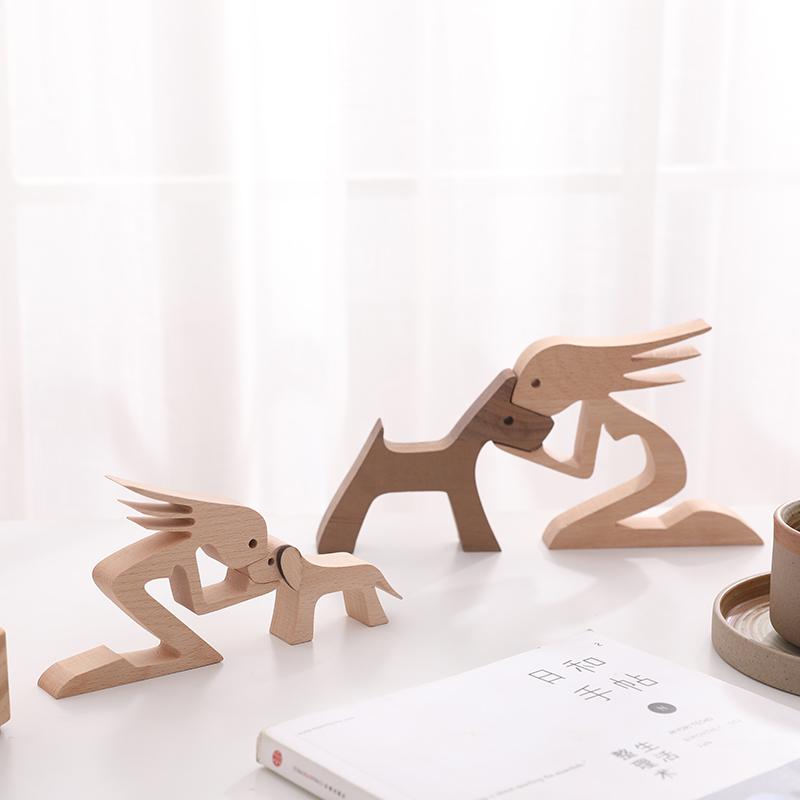 犬 置物 インテリア オーナメント 人 クルミ材 木製 動物 家庭用 リビングルーム 木彫り 装飾 創造性 シンプル