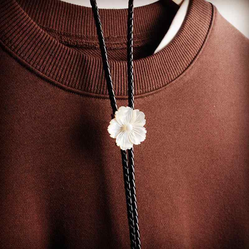 ループタイ メンズ レディース ポロタイ おしゃれ 紐 ロープ アクセサリー パール 貝 花 ホワイト