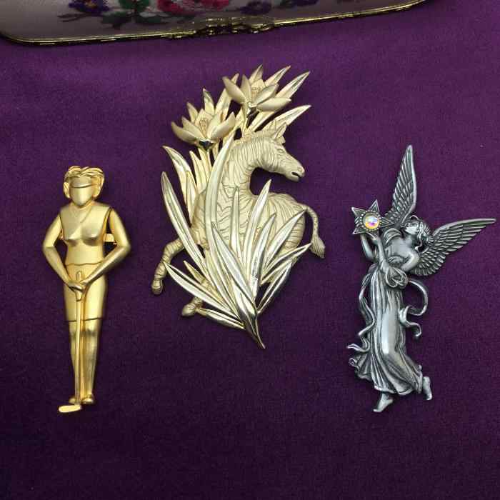 ブローチ ピン おしゃれ 天使 レディース アクセサリー クラシック レトロ 宮殿 ゴールド グレー イエロー