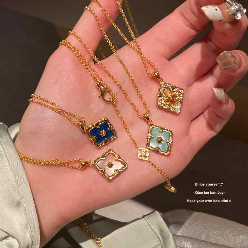 ネックレス レディース アクセサリー 華やか 四つ葉 クローバー 両面 チェーン ホワイト ピンク ブルー