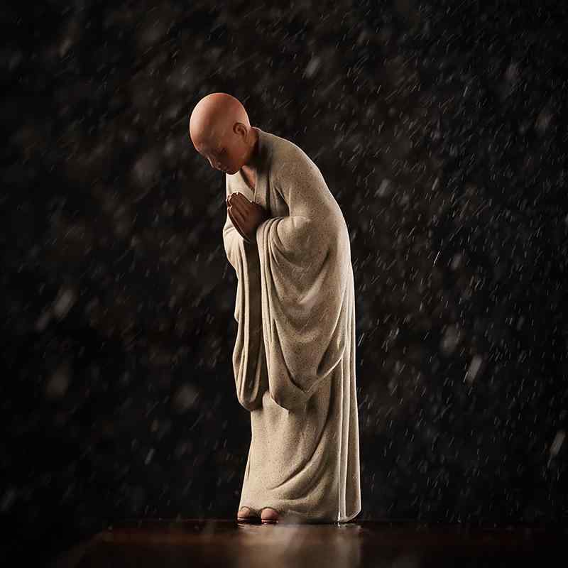 置物 和風 中国風 小坊主 小僧 紫砂 陶器 セラミック 禅 仏教 癒し 瞑想 卓上 デスク リビング 玄関 茶室 インテリア 装飾 オブジェ 飾り物 フィギュア 工芸品 手作り画像