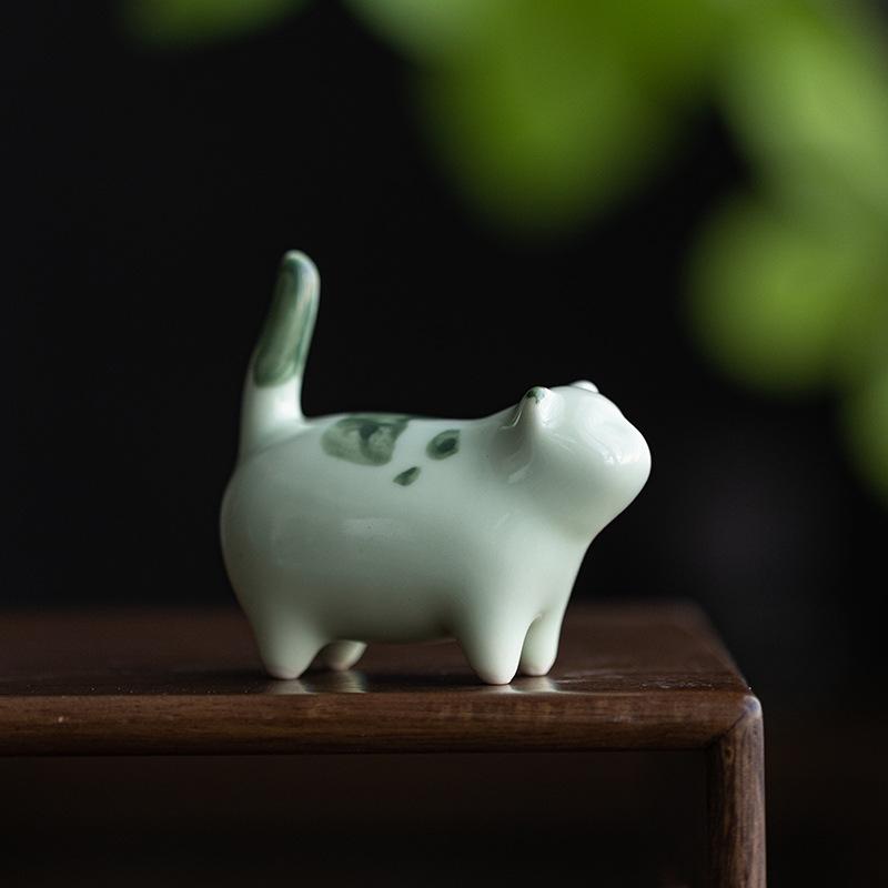 置物 かわいい 猫 オブジェ 陶器製 セラミック アニマル 癒し系 開運 招福 縁起物 リビング 卓上 デスク インテリア 飾り 青系 カートゥーン風