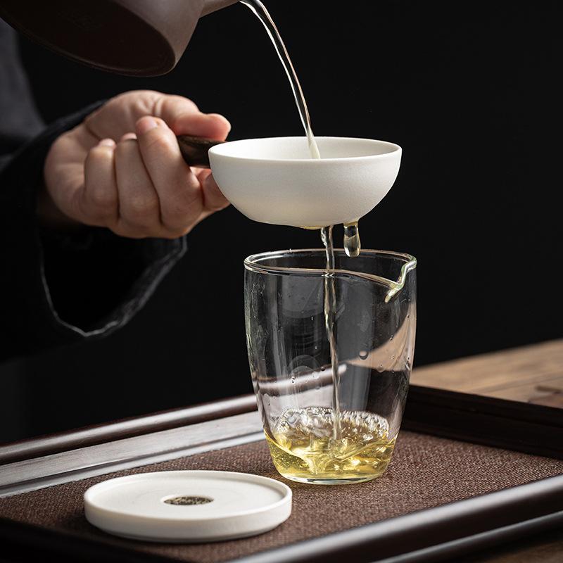 茶こし フライパン型 陶器製 一体型 ユニーク おしゃれ 茶葉フィルター 茶漉し 茶器 茶道具 ティータイム 来客用 白 黒