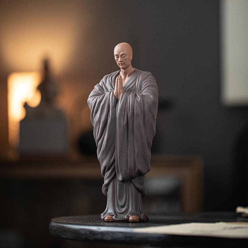 置物 禅スタイル 紫砂陶器 小僧 僧侶 布衣姿 新中国風 仏教風 癒し 瞑想 リビング 茶室 書斎 飾り棚 インテリア オブジェ画像