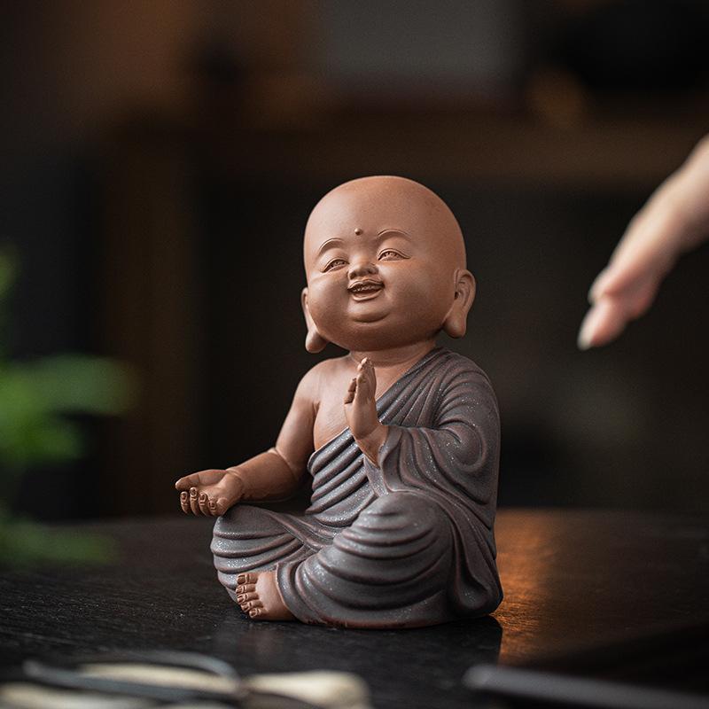 置物 中国風 禅意 お坊さん 小僧 かわいい 沙弥 仏教モチーフ 癒し インテリア オブジェ 飾り 陶器製 デスク 卓上 玄関 茶室 リビング 和室 書斎 ミニサイズ 黒色画像