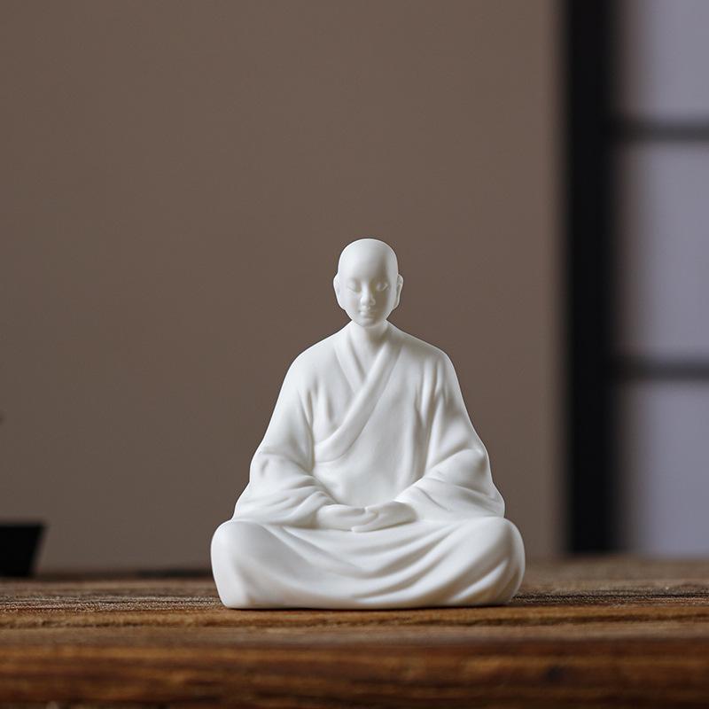 置物 徳化白磁 小僧 陶磁器 工芸品 禅風 インテリア 玄関 カウンター デスク 卓上 飾り オブジェ 和風 癒やし ミニサイズ リビング 和室 仏間 ギフト 贈り物 新築祝い画像