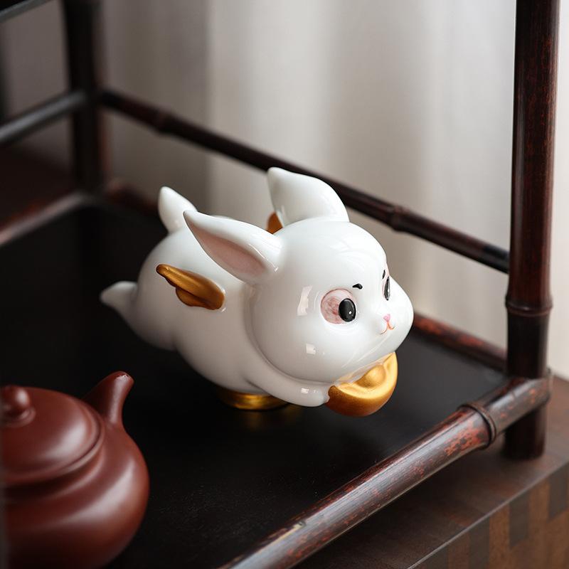 置物 うさぎ 卯年 干支 陶器製 かわいい 縁起物 マスコット デスク飾り インテリア オブジェ リビング 玄関 オフィス お正月 新年 プレゼント ギフト 贈り物 誕生日 結婚祝い 新築祝い 記念品 赤色 白色