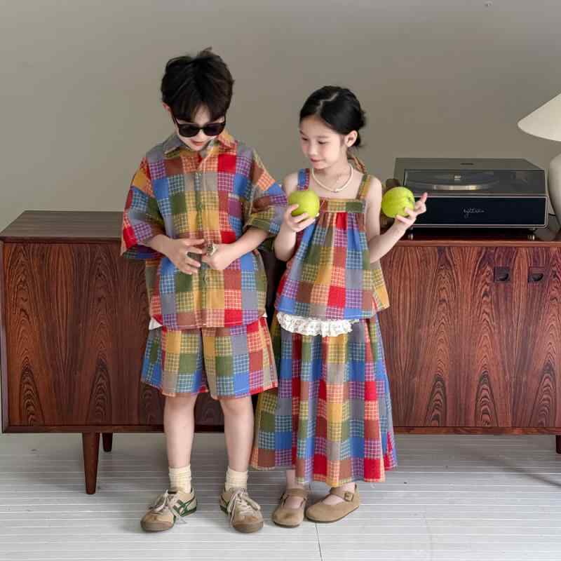子供服 セットアップ キッズ 男女兼用 韓国風 カラフル チェック柄 半袖シャツ ショートパンツ サスペンダースカート 2点セット 薄手 柔らかな肌触り かわいい ポリエステル 綿混紡