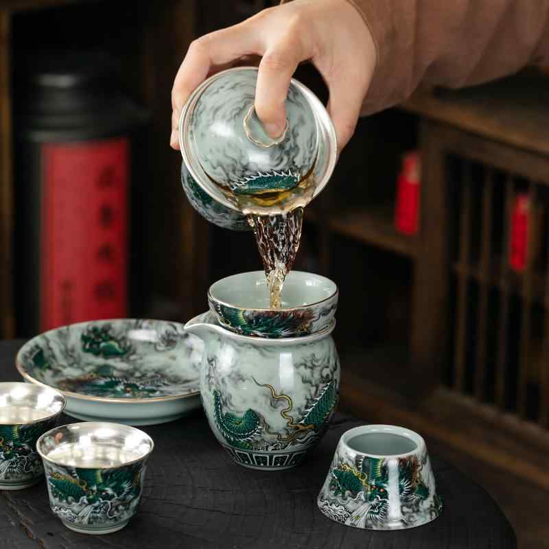 茶器仕掛ける 純銀製 銀製作 龍騰盛世 龍柄 墨付き 蓋碗 茶杯 茶碗 急須 茶壺 6人用 身寄り用 執務室用 リビング 今めかしい 分かりやすい 飛び切り感 茶道具