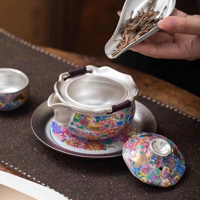 茶器仕掛ける 芳華青写真 銀彩 青花柄 瀬戸もの製 急須 湯呑み二客組 レトロモダン 御前上等感あふれる 差し上げ物ボックス席入り口・入口 身寄り用 差しあげる品 年長祝賀会 生まれ落ちる日差し上げ物