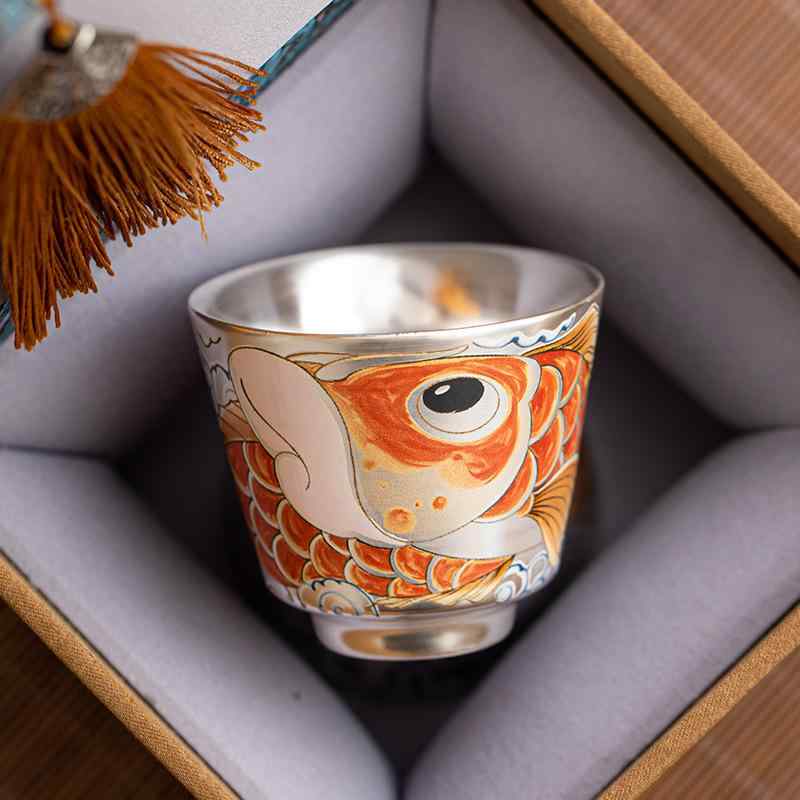 茶器 湯呑み 個人用 マイカップ 中国茶器 陶器製 純銀999 銀象嵌 祥竜デザイン 福招き 縁起物 開運アイテム 高級感 普段使い 来客用 贈答品 ギフト