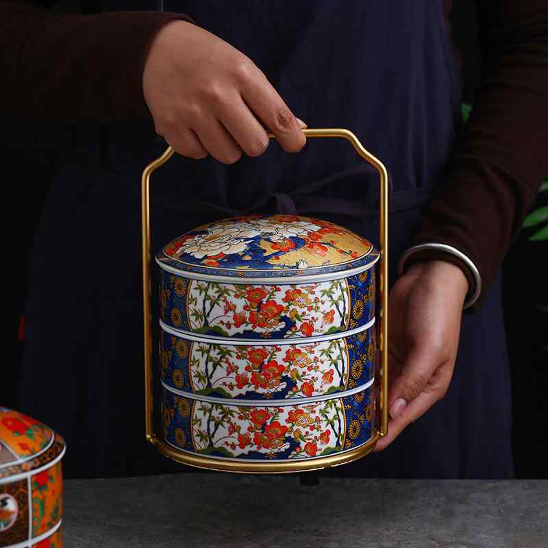お重 陶器 三段 蓋付き 鉄製スタンド 持ち手付き 和風 レトロ ヴィンテージ風 菓子器 寿司皿 デザート皿 オードブル皿 植物柄 花柄 牡丹 鳥柄 仕切り付き 華やか 雅やか 盛り付け 食卓用 シンプル モダン 5,429円